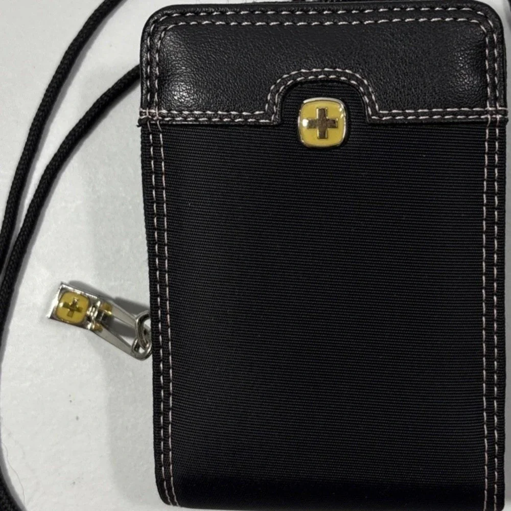 Wenger Swiss Army The Rhea Camera Case Black Pink Stitch Pouch Crossbody EUC